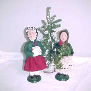 Signed Numbered BYERS CHOICE Girl Carolers Letters to Santa & Basket of Garland